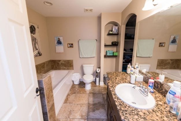 Master Bathroom - 1288 N Cedar Blvd