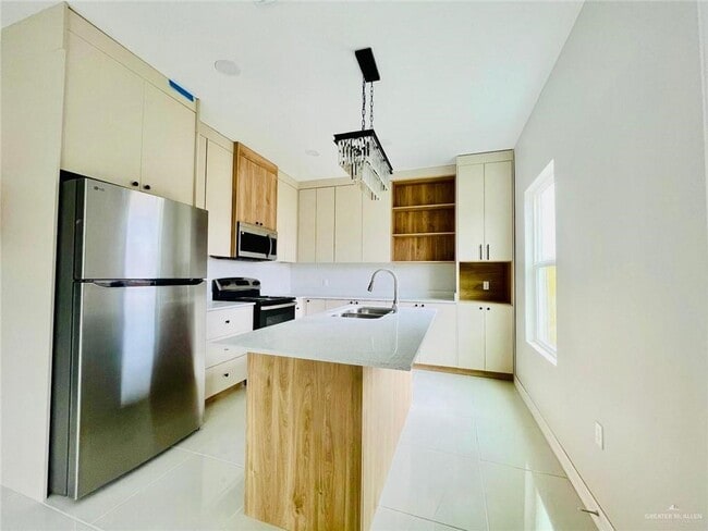 Building Photo - 23 Heron Ave