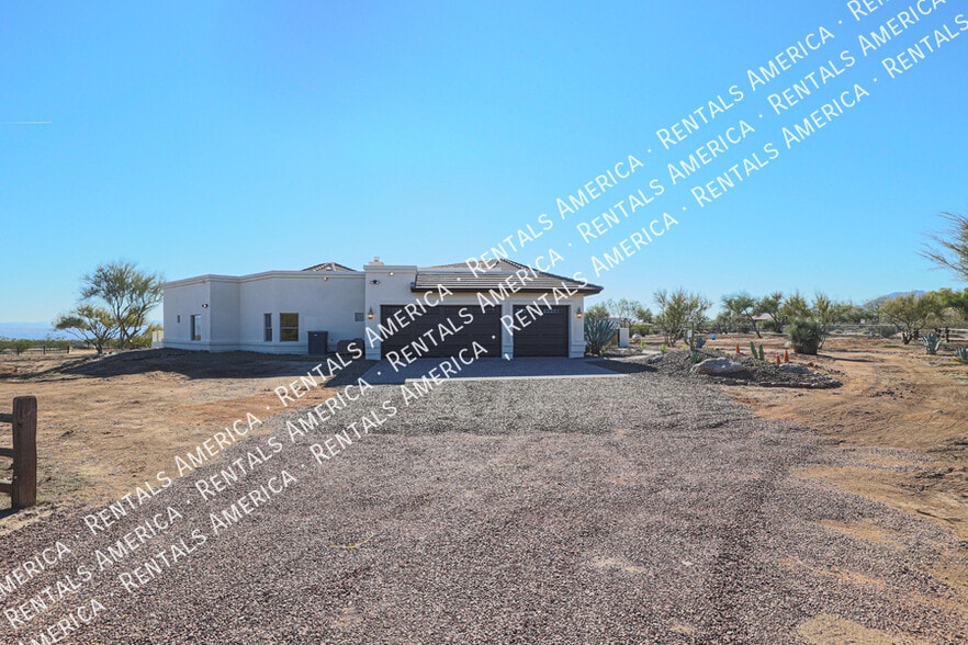 Building Photo - 14731 E Dixileta Dr