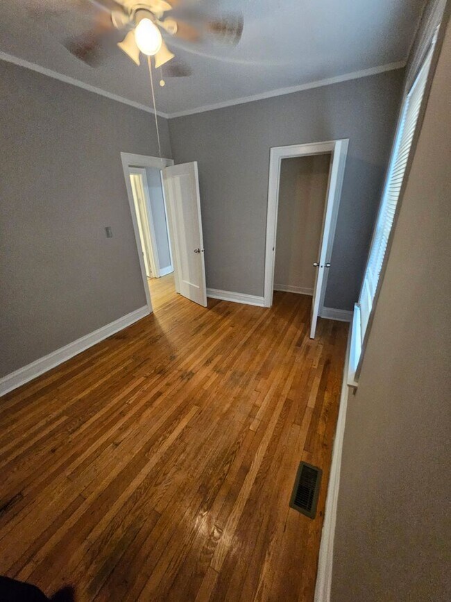 Building Photo - 6136 S Richmond St