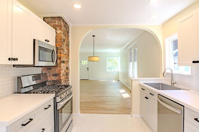 Building Photo - 3Bd/1.5Ba Seattle House