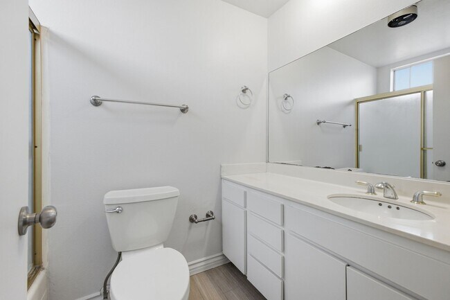 Building Photo - Move-In Special! Sign a lease by the 15th and receive ½ OFF your first month's rent!