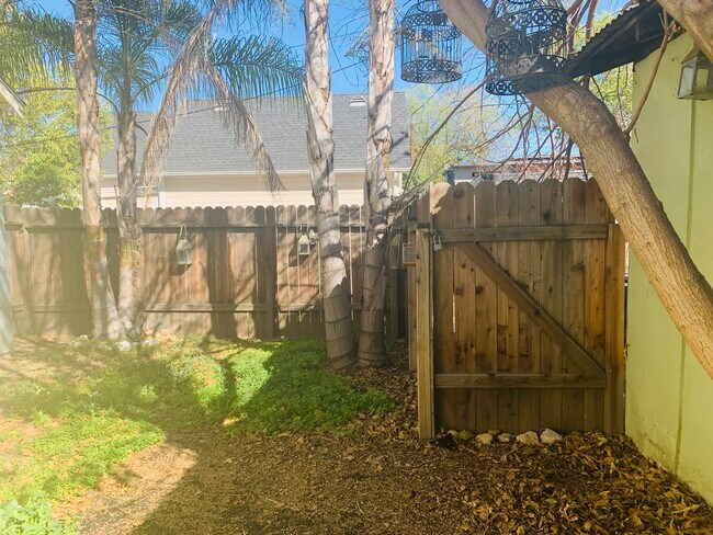 Building Photo - Old World Charm 1 bedroom / 1 bath