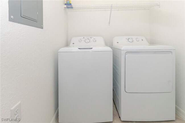 Building Photo - 15345 Grn Acrs Ave