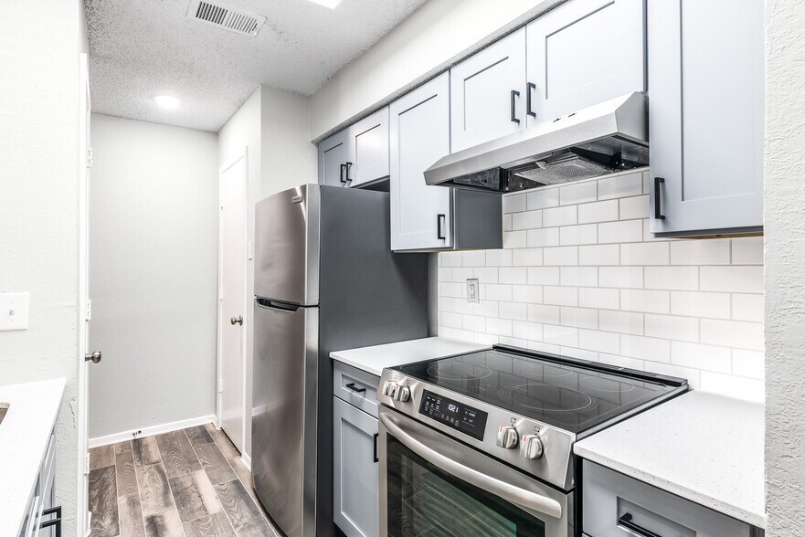 Ronan Apartment Homes 3056 Commodore Dr Grand Prairie TX 75052