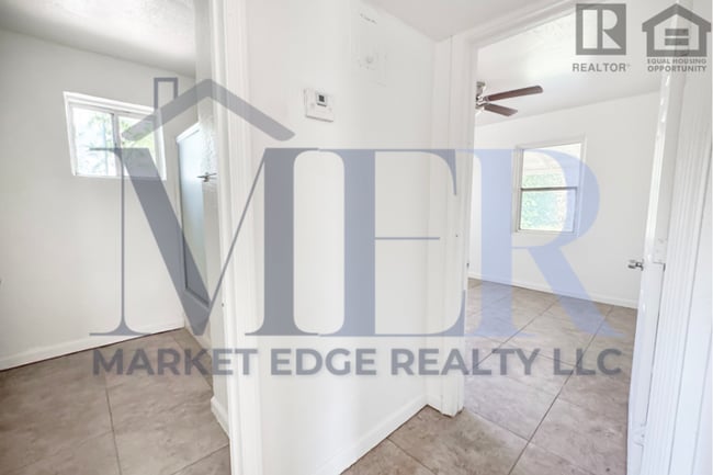 Building Photo - 2Bed/1Bath House 24th St/Thomas Rd! NO CREDIT, NO BACKGROUND, NO RENTAL HISTORY CHECK!