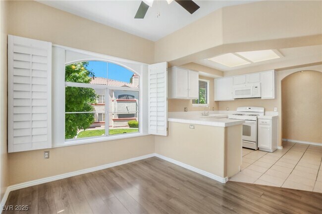 Building Photo - 525 Indian Princess Dr