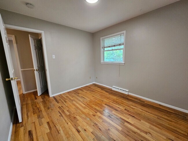 Building Photo - Virginia Village 4 Bed 3 Baths Large Yard Attached Garage Super Spacious!