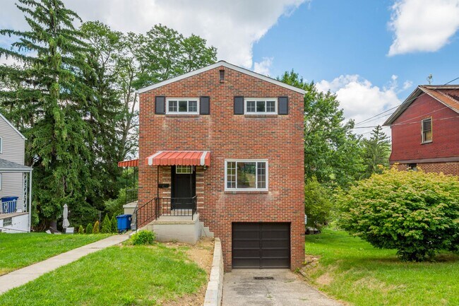 Primary Photo - AVAILABLE SEPT 1ST!! GORGEOUS 3 BEDROOM IN...