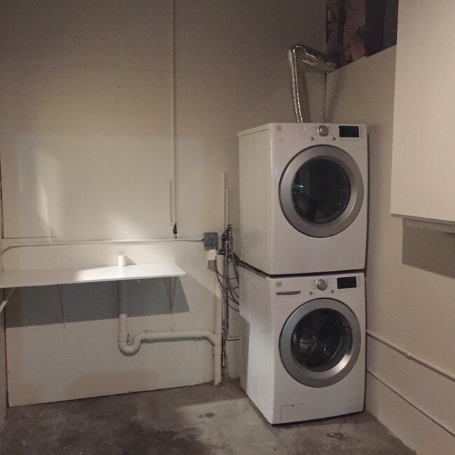 Building Photo - 326 Utah St