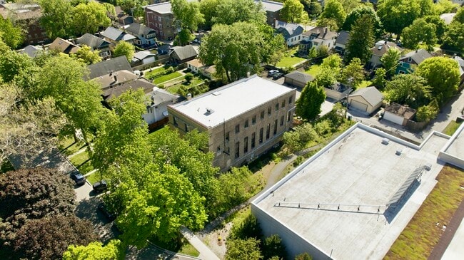 Building Photo - 117 S Lombard Ave