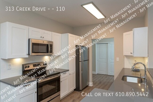Building Photo - 313 Creek Dr