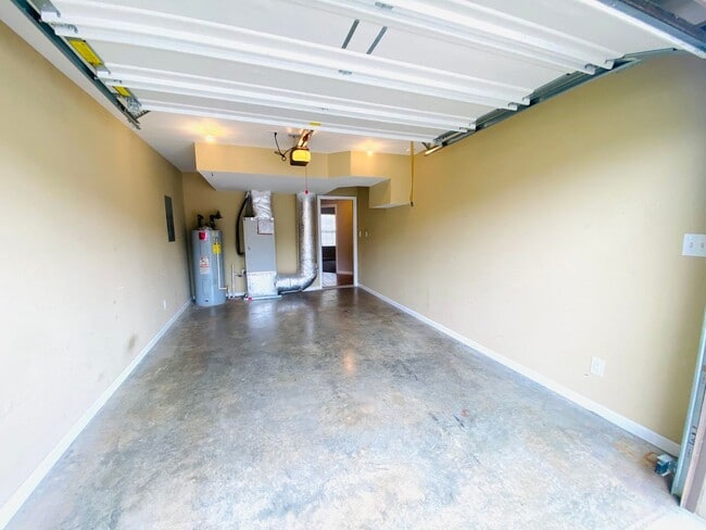 Building Photo - 1728 Thistlewood Dr