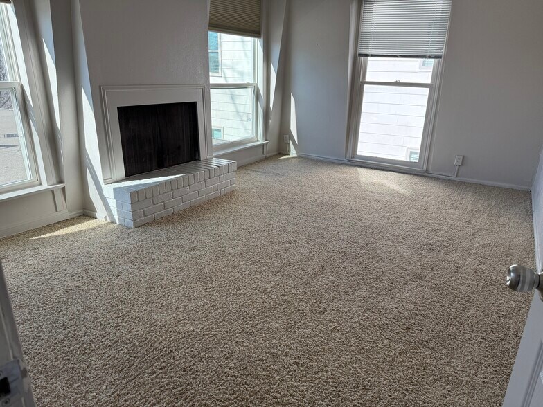 Building Photo - 2704 San Pedro St