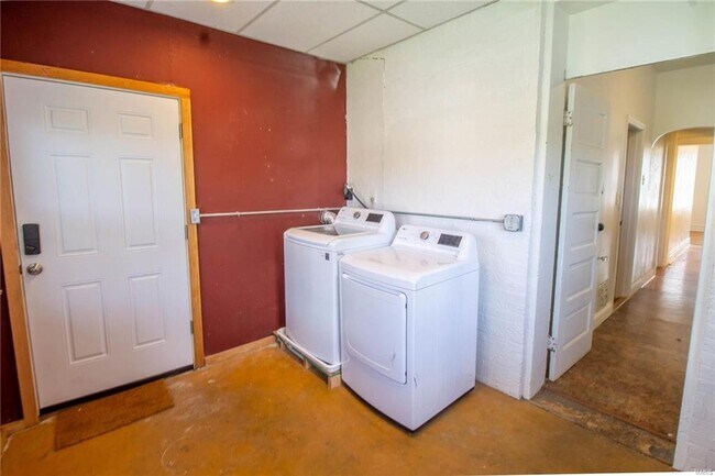 Building Photo - 3855 Botanical Ave