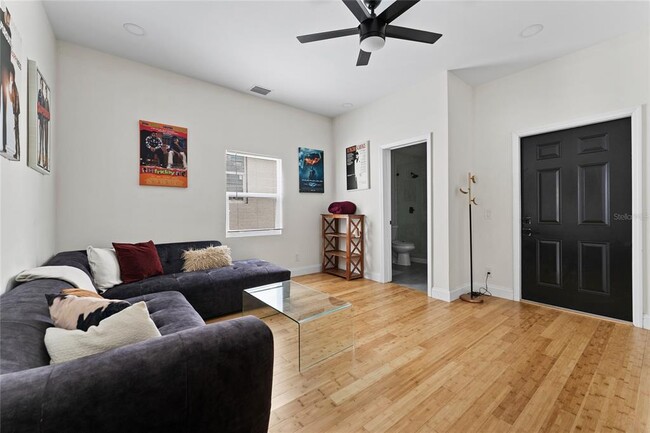 Building Photo - 680 25th Ave S