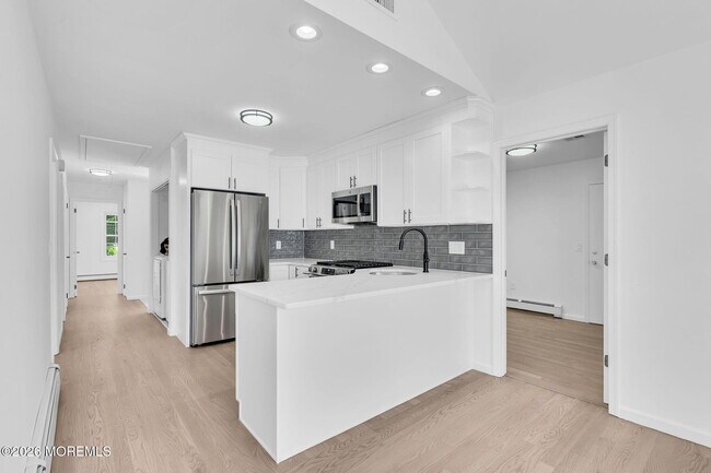 Building Photo - 90 Spinnaker Ct