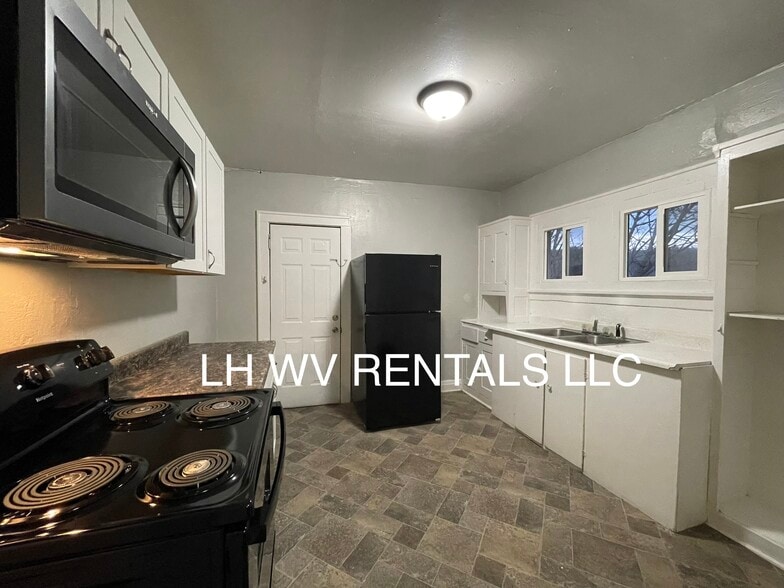 Kitchen - 3532 Orchard St
