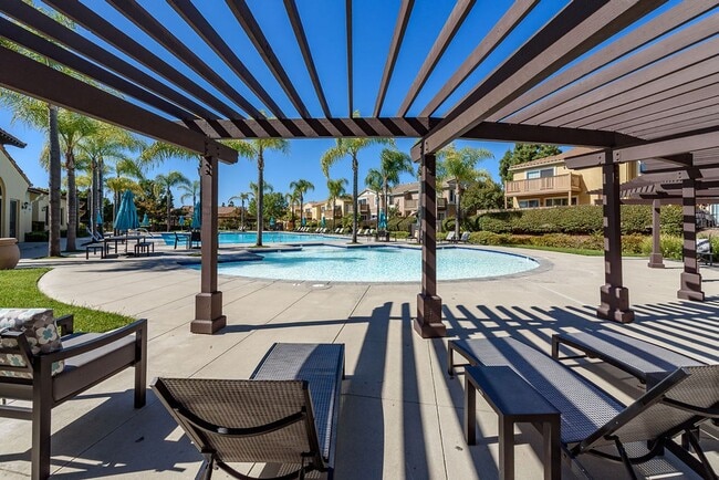 Building Photo - Serenity and Luxury Abound in Eastlake!