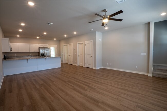 Building Photo - 1156 N Pink Ter