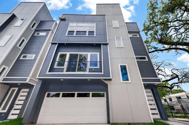 Building Photo - 2711 Dennis St