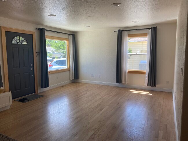 Building Photo - 931 Bates Ave