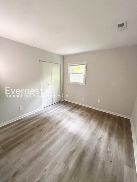 Building Photo - 5736 Lawn Meadow Dr