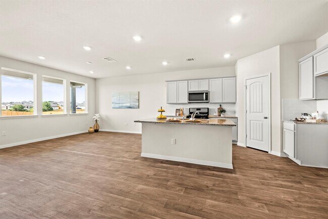 Building Photo - 121 Brody Ln