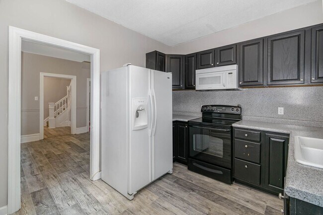 Building Photo - 3 Bedroom 1 Bathroom home in Harrisburg, PA