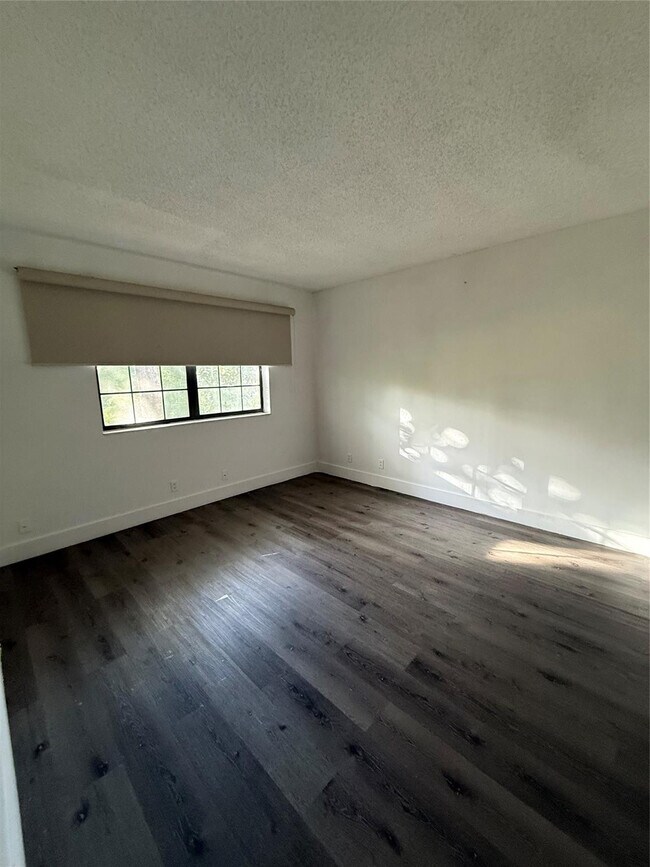 Building Photo - 2866 Coral Springs Dr