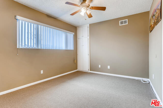 Building Photo - 10 Rawhide Ln