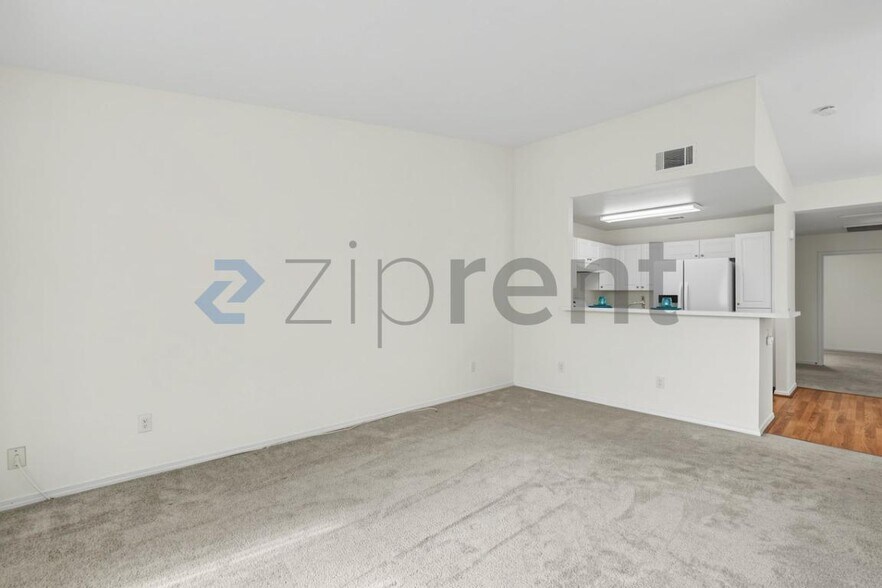 Building Photo - Unit