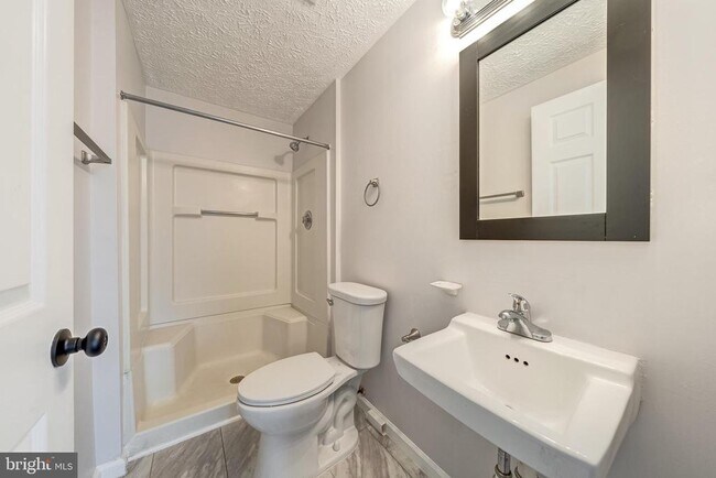 Building Photo - 6320 Lightburn Ct