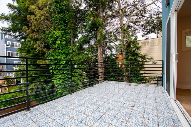 Building Photo - 436 20th Ave