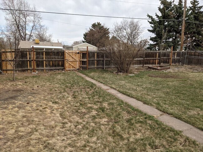 Building Photo - 470 S Pierson ST