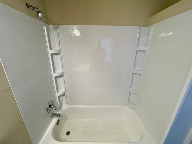 Building Photo - 919 S Douglas Ave