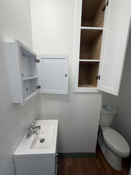 Building Photo - 324 W 55th St