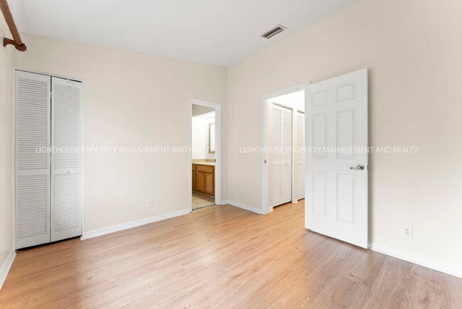 Building Photo - Beautiful 2-Bedroom Townhome with Pond Views