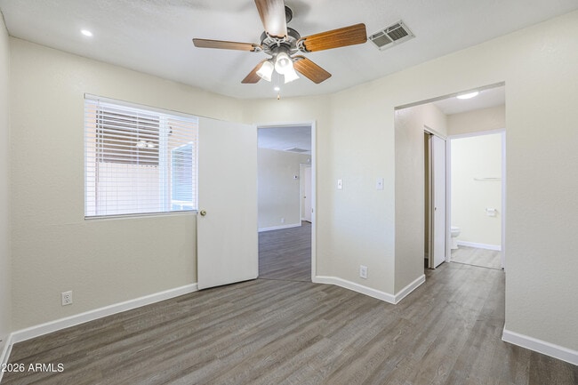 Building Photo - 501 W Hononegh Dr