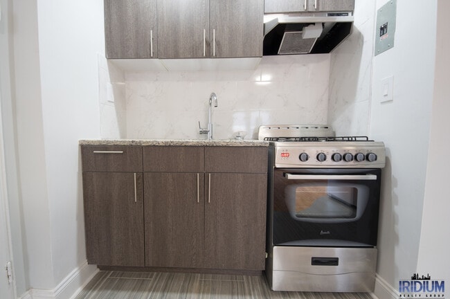 Building Photo - 296-310 S Harrison St - 308-1