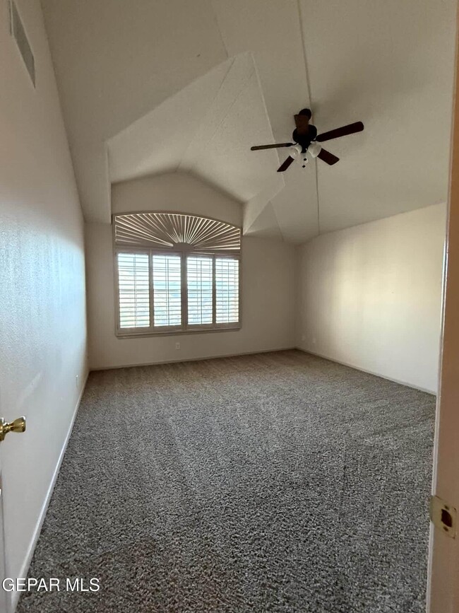 Building Photo - 317 Zenith Dr