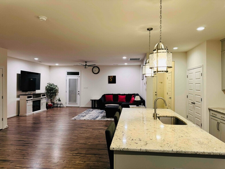 Building Photo - 4002 Carrie Mill Xing