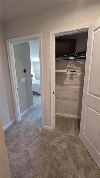 Building Photo - 12 Downing Dr