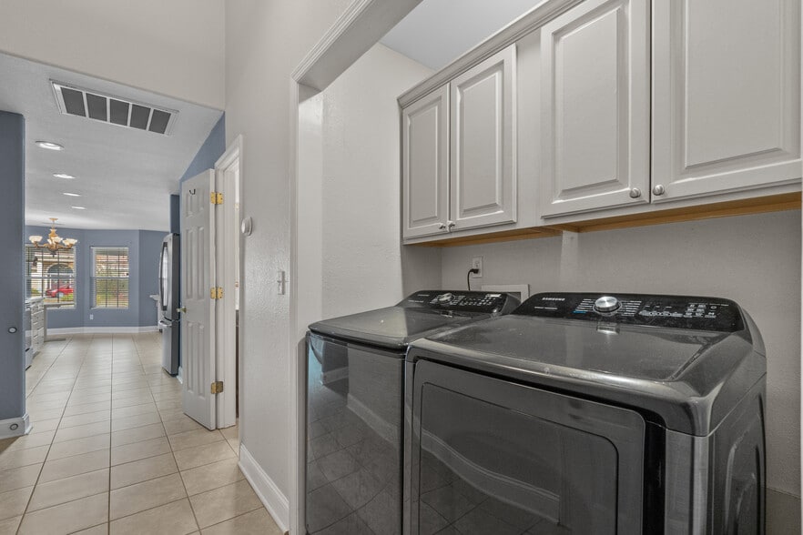 Building Photo - 2409 Hunters Trl