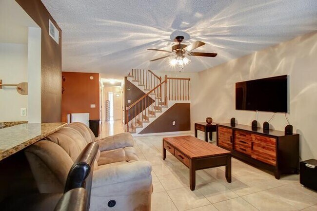 Building Photo - 2610 18th Ave S