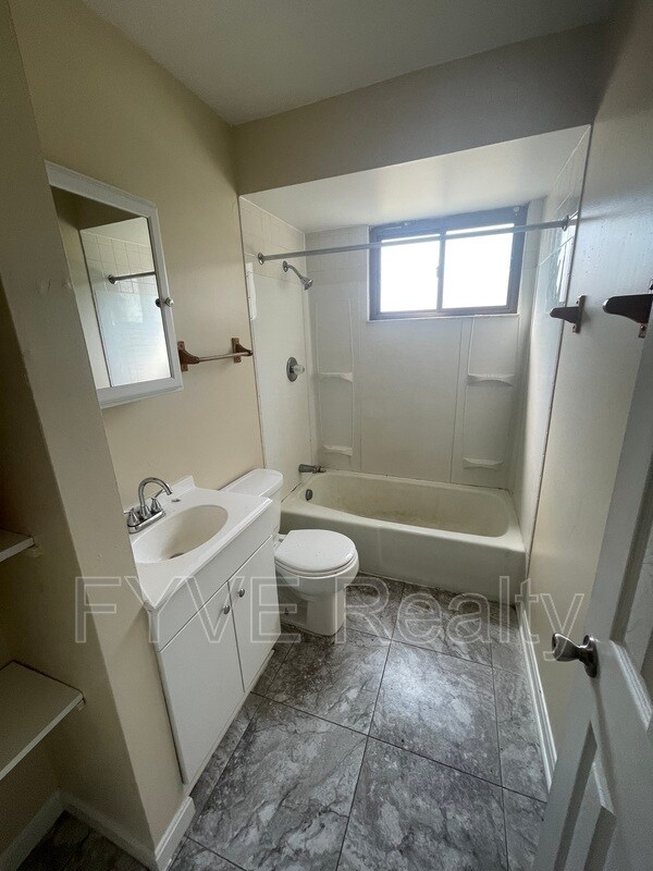 Building Photo - 1518 Chartiers Ave