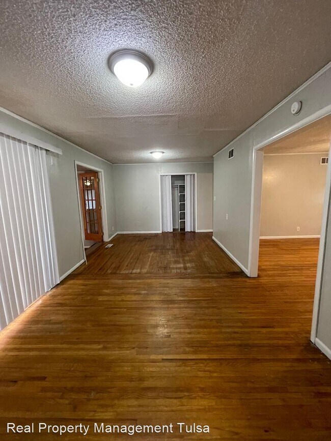 Building Photo - 3 br, 2 bath House - 10953 E 3rd St