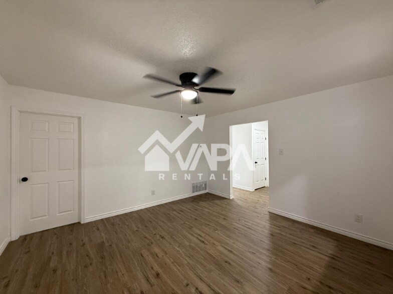Building Photo - 6726 Alan Hale Dr
