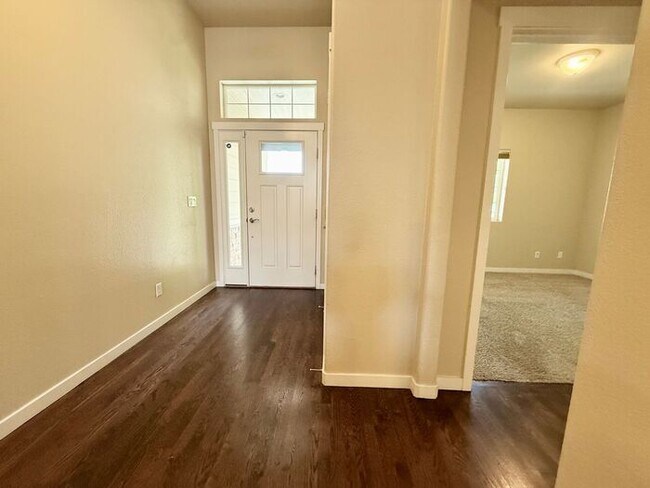 Building Photo - Beautifully Maintained 5 Bed, 3 Bath Home in Loveland!