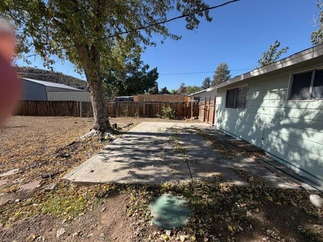 Building Photo - Charming 3 Bedroom Home